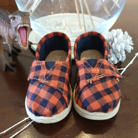 ๐ Toms Black Red Checkered Velcro Toddler Shoes - Picture 7 of 7